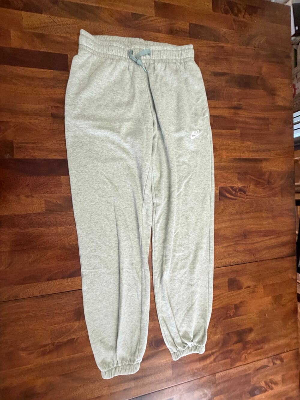 Nike Sportswear Club Fleece Joggers Womens XS Light Green Sweatpants